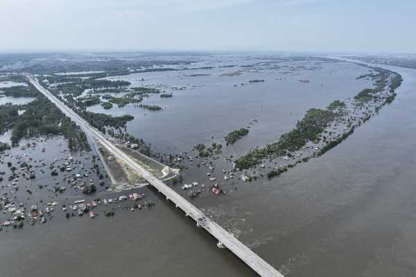 Φράγμα Καχόβκα: 41 οι νεκροί από τις πλημμύρες στις ζώνες που ελέγχει η Μόσχα