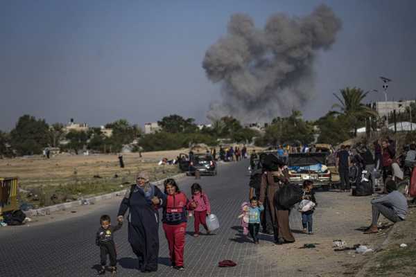 Στο «κόκκινο» η ένταση στη Γάζα: Κατέρρευσαν οι συνομιλίες, αποσύρει τους διαπραγματευτές της η Μοσάντ – Προειδοποιήσεις Μακρόν για «10ετή πόλεμο»