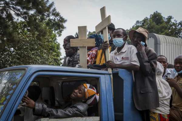 Ουγκάντα: Συνελήφθησαν τρεις ύποπτοι για τη σφαγή 41 ανθρώπων στο λύκειο Λουμπιρίχα