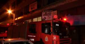 Υπό έλεγχο τέθηκε η φωτιά σε εγκαταλελειμμένο κτήριο στην Αθήνα