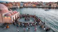 Χανιά: Αναβιώνει από αύριο η «Παραδοσιακή Στράτα» - Εκατοντάδες χορευτές θα ανοίξουν τον χορό στο παλιό λιμάνι