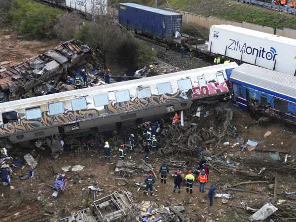 Σύγκρουση τρένων Τέμπη: Κατατέθηκε η πρώτη αγωγή από τον δικηγόρο πολυτραυματία – «Προβλέπω ότι οι επιβάτες ήταν 400 άτομα»