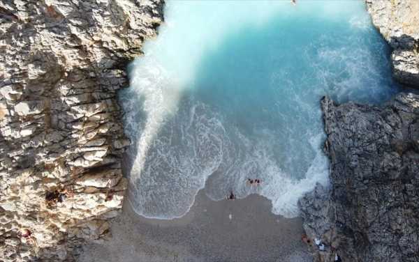 Σεϊτάν Λιμάνια: Θαυμάζουμε από ψηλά την πανέμορφη παραλία της Κρήτης με το διαβολικό όνομα