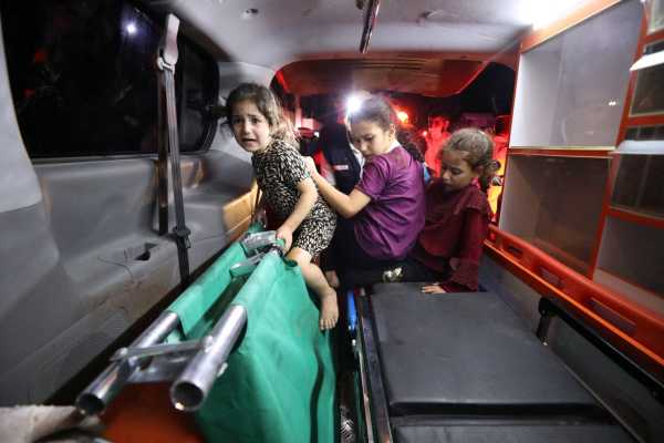 Ισραήλ: «Από ρουκέτα της Χαμάς που αστόχησε η έκρηξη στο νοσοκομείο»