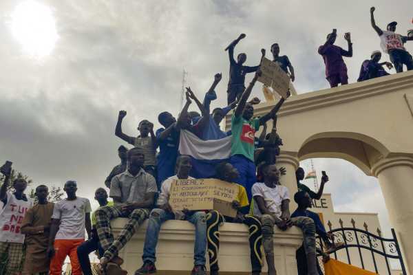 Νίγηρας: Οι πραξικοπηματίες αποσύρουν τους πρεσβευτές από Γαλλία, ΗΠΑ, Νιγηρία και Τόγκο