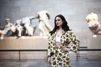 Οργή Μενδώνη για επίδειξη μόδας στο Βρετανικό Μουσείο: Ευτελίζουν τα Γλυπτά και τις οικουμενικές αξίες που εκπέμπουν