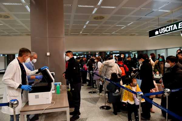 ΕΕ: Καταργούνται τα τεστ κορωνοϊού για τους ταξιδιώτες από την Κίνα