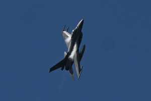 Πτώση F-16 νότια της Χαλκιδικής: Περισυνελέγη σώος ο πιλότος και μεταφέρεται στο 251 ΓΝΑ