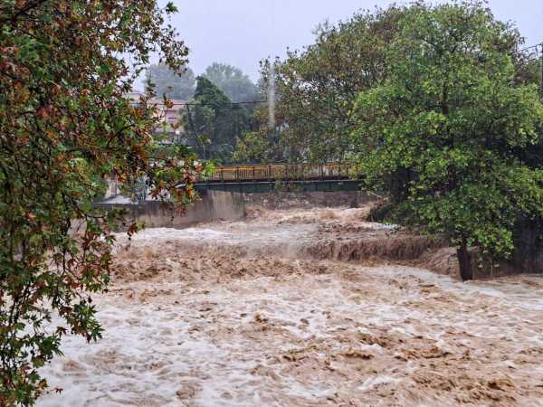 Νομός Τρικάλων: Φουσκώνουν ποτάμια και χείμαρροι