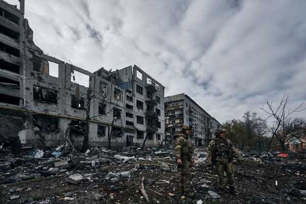 Προειδοποιεί ο Μεντβιέντεφ: Ο πόλεμος στην Ουκρανία θα κρατήσει «δεκαετίες» – Νέοι νυχτερινοί βομβαρδισμοί στο Κίεβο