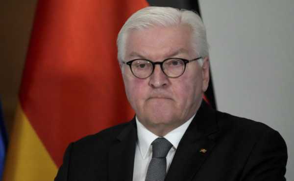 Στάινμαϊερ: Υποχρεωμένη η Γερμανία να αποδεχθεί την απόφαση των ΗΠΑ για αποστολή όπλων διασποράς στην Ουκρανία