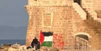 Απίστευτο! Έβαψαν την σημαία της Παλαιστίνης πάνω στον Φάρο στο Ενετικό Λιμάνι Χανίων (φώτο)