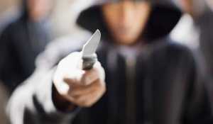 Ωρωπός: Αιματηρή συμπλοκή μεταξύ δύο 15χρονων – Καυγάδισαν για μπουφάν, ο ένας έβγαλε μαχαίρι