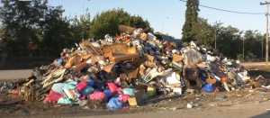 Ανυπολόγιστη καταστροφή στον Παλαμά Καρδίτσας – «Βουνά» σκουπιδιών από κατεστραμμένες οικοσκευές