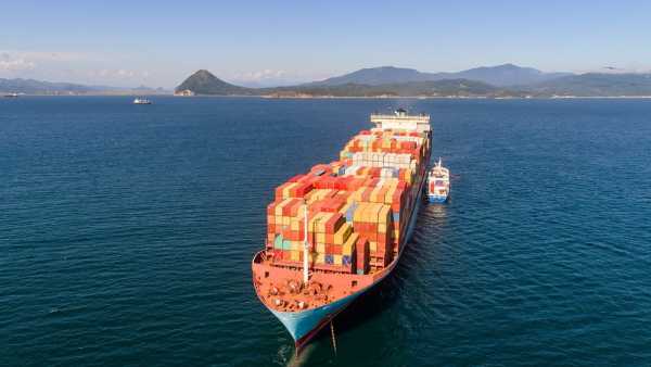 Για μεγάλη αναστάτωση στις μεταφορές λόγω των επιθέσεων των Χούθι προειδοποίησε η Maersk