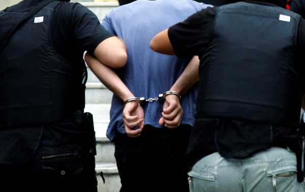 Αττική: Σύλληψη για κατοχή και διακίνηση κοκαΐνης και κάνναβης στα βόρεια προάστια