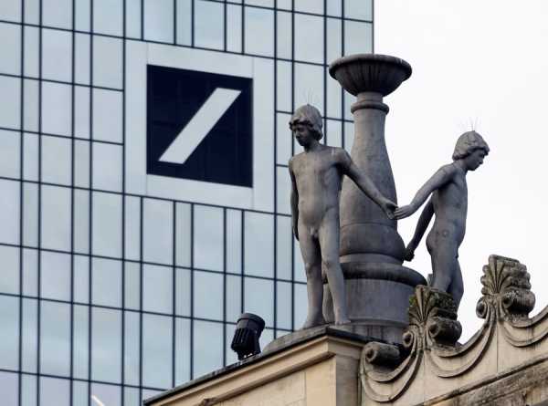 Νέες περικοπές στην Deutsche Bank